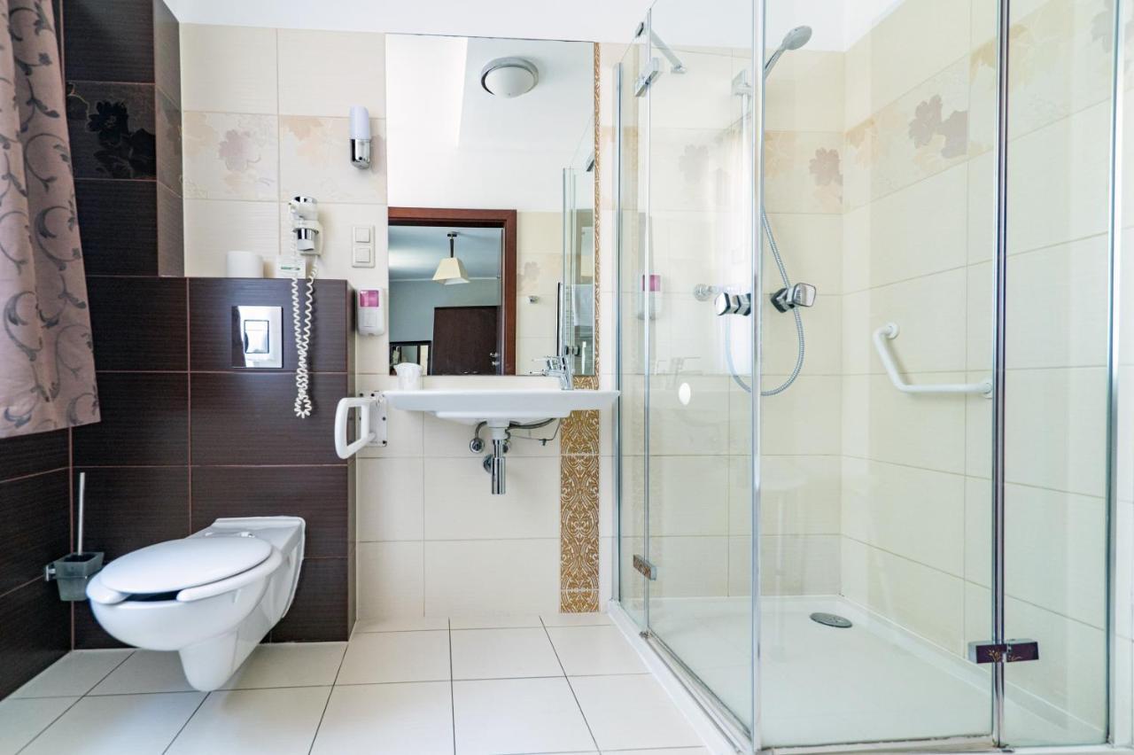 Hotel Pod Filarami Czeladz Bagian luar foto