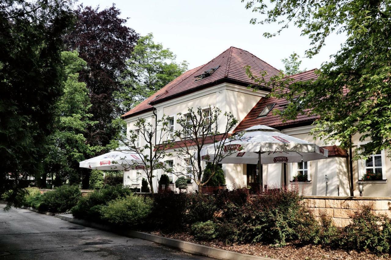 Hotel Pod Filarami Czeladz Bagian luar foto